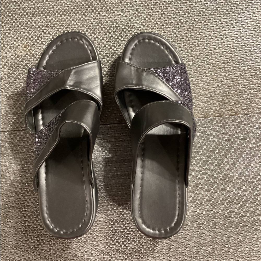 Sandal  metallic sparkle. New